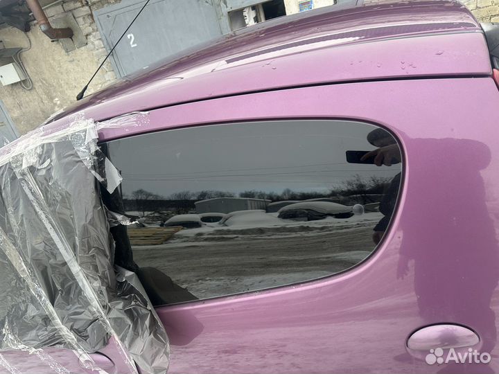 Стекло глухое задней левой двери Peugeot 107