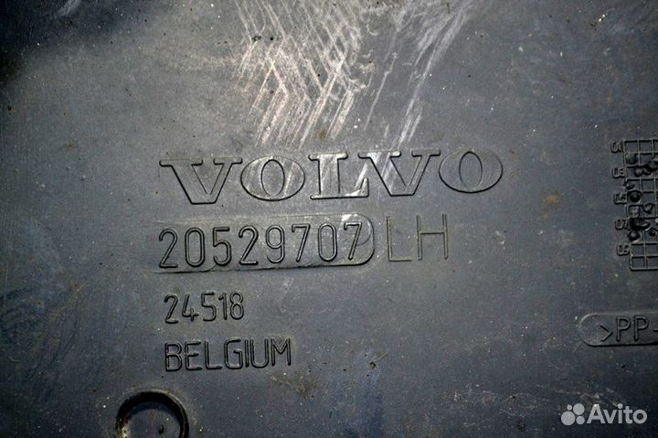 Пластиковая заглушка решетки радиатора, нижняя лев