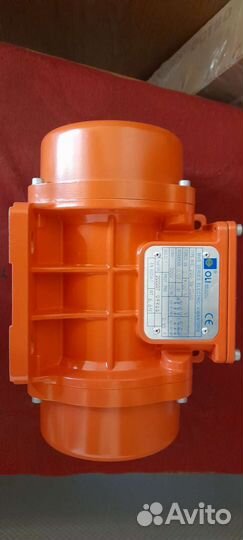 Вибродвигатель