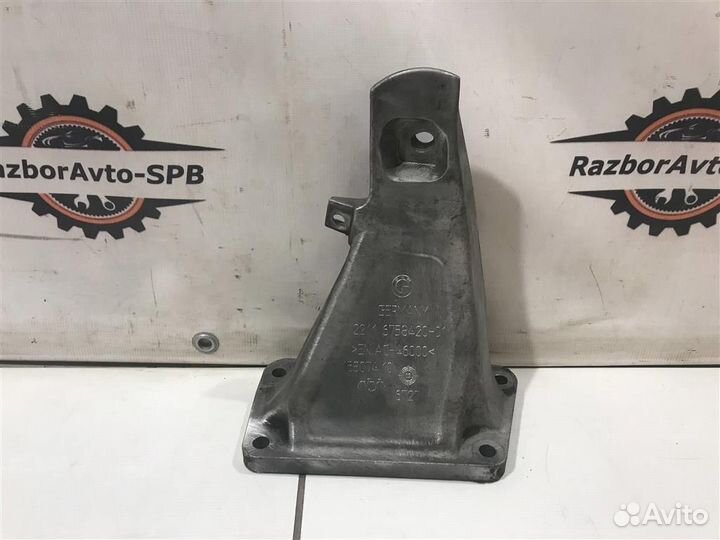 Кронштейн двигателя правый BMW 7-серия E65/E66