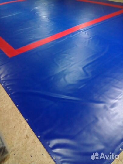 Ковер борцовский в комплекте с матами