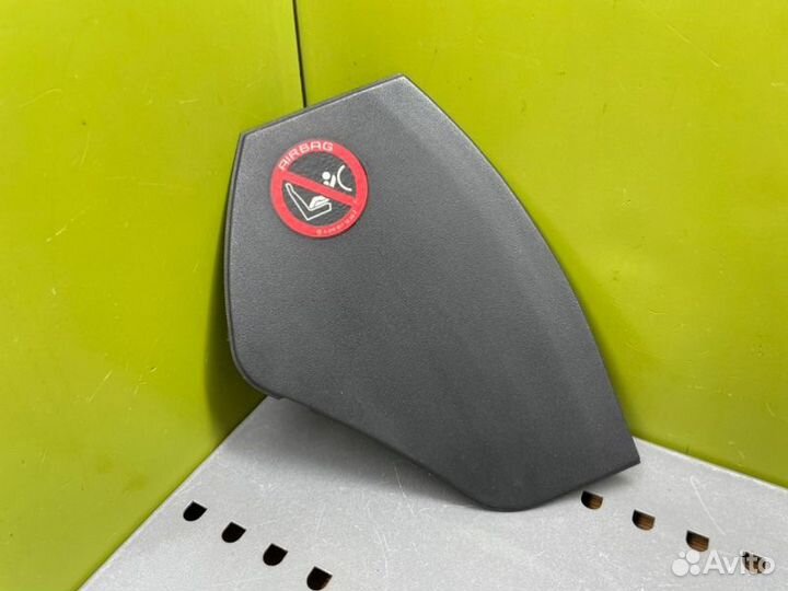 Боковая накладка торпеды Mercedes-Benz E-Class