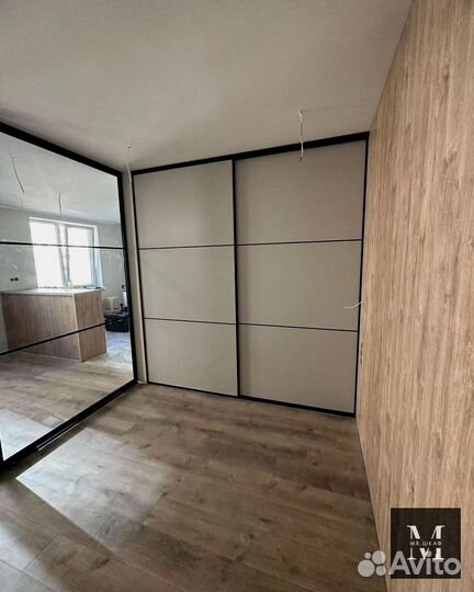 Книжный шкаф