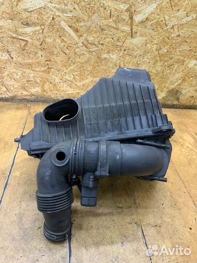 Корпус воздушного фильтра Volkswagen Touareg BAC