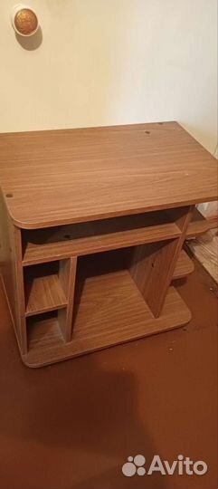 Продам тумбочку 60х60х40