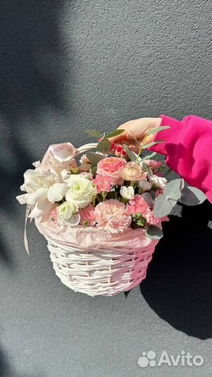 Цветы в корзине