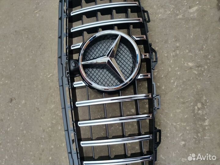 Решетка радиатора Mercedes W213 amg