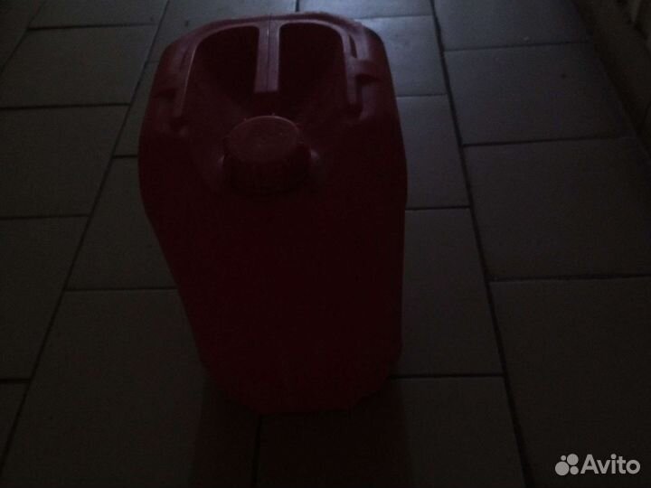 Продам канистры 20л