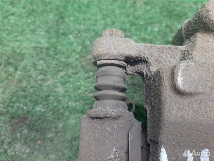 Суппорт тормозной передний левый Suzuki SX4 2007