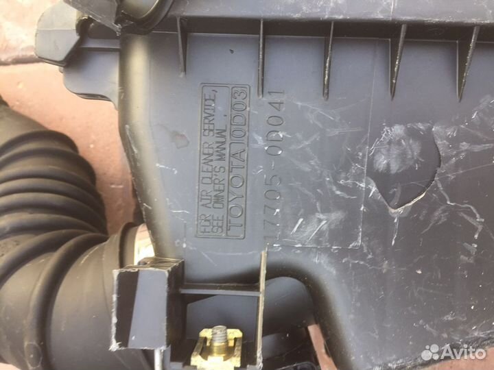 Корпус воздушного фильтра Toyota Avensis T250