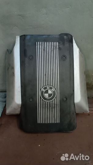 Крышка двигателя BMW