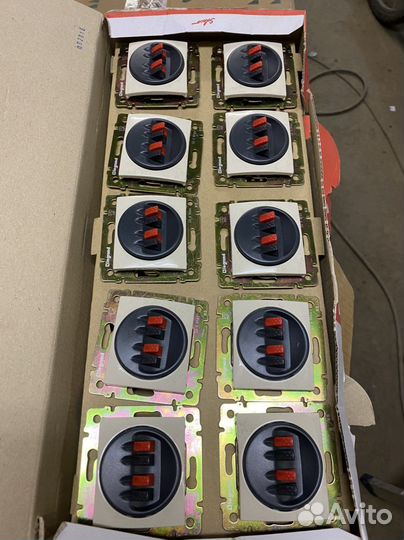 Розетка Legrand Valena 2 колонки 774324