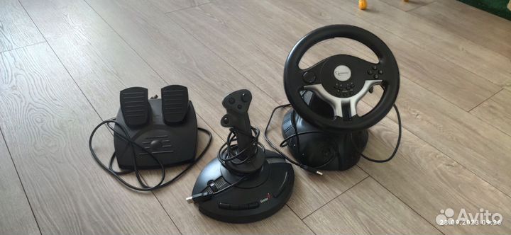 Игровой джостик Genius