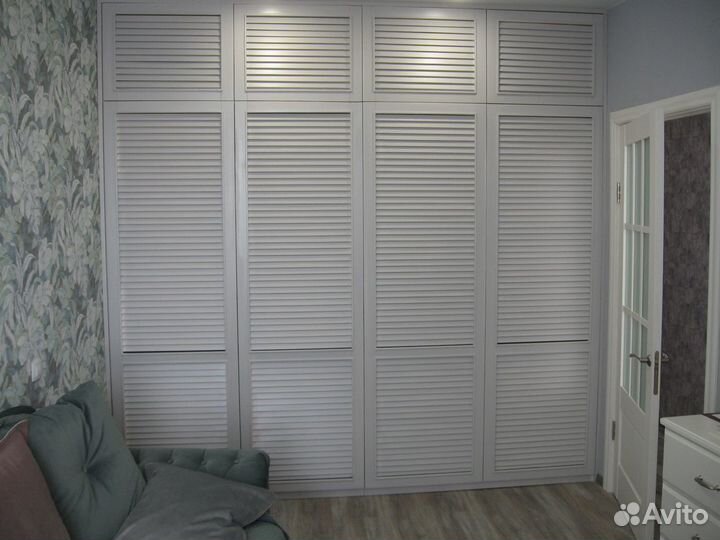 Двери жалюзи из дерева