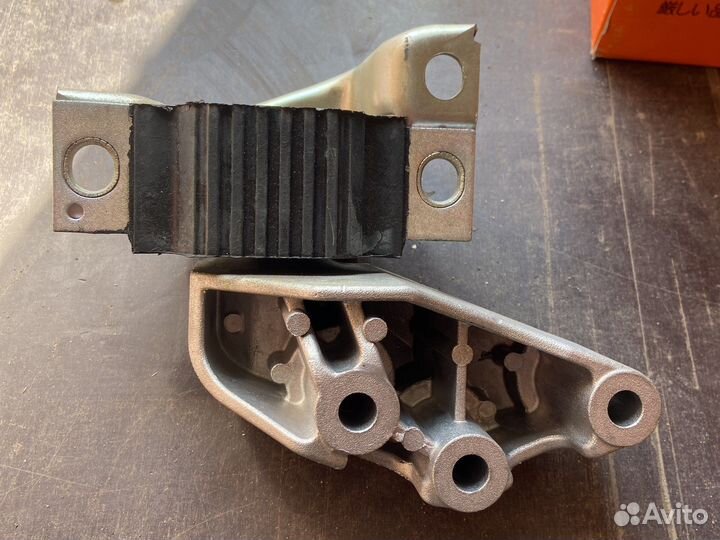 Опора двигателя правая