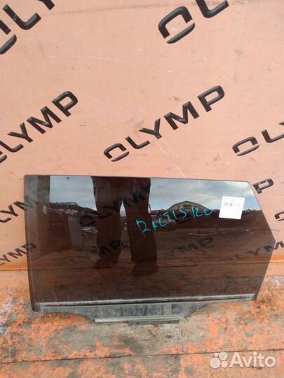 Стекло двери заднее левое Toyota Ractis NCP120