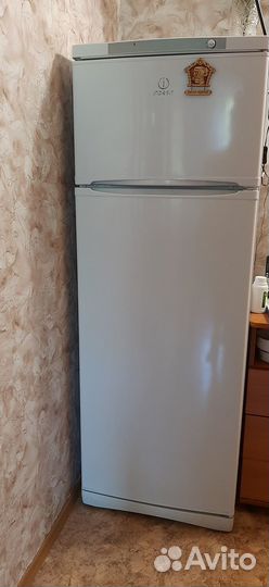 Холодильник indesit на запчасти