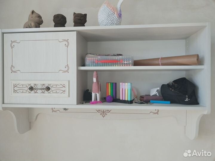 Письменный стол с полкой