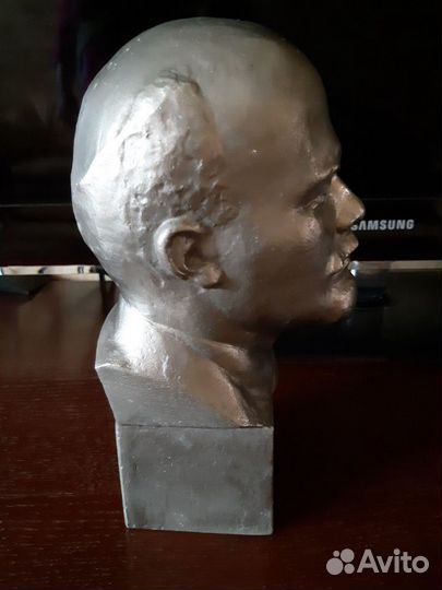 Бюст Ленина