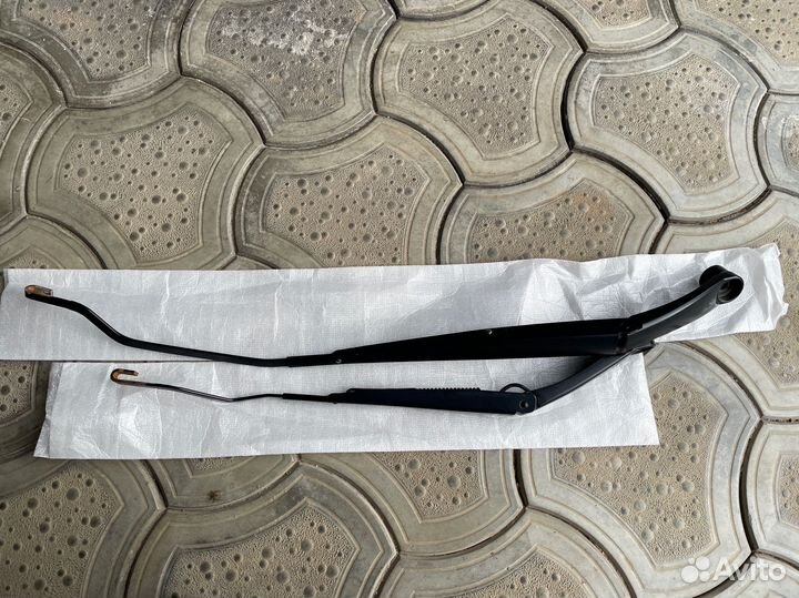 Поводок дворников Hyundai Solaris I