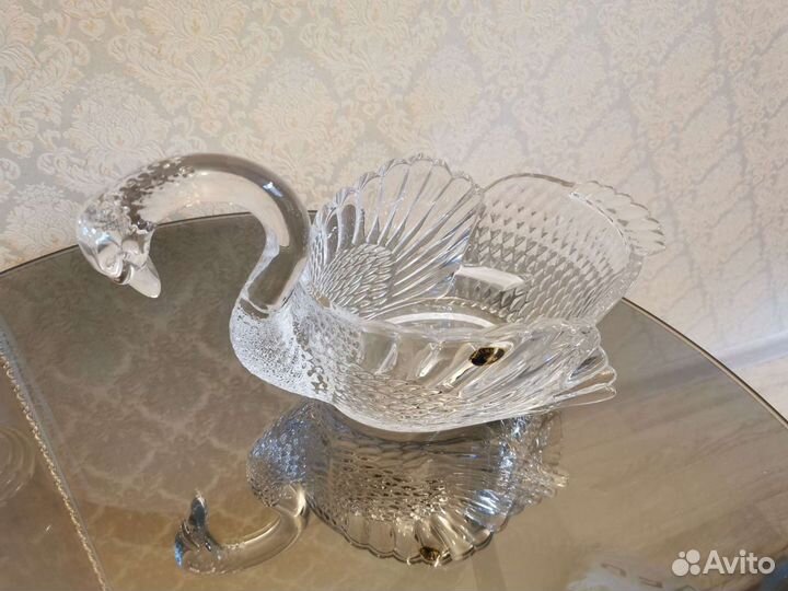 Ваза Лебедь (Богемское стекло)