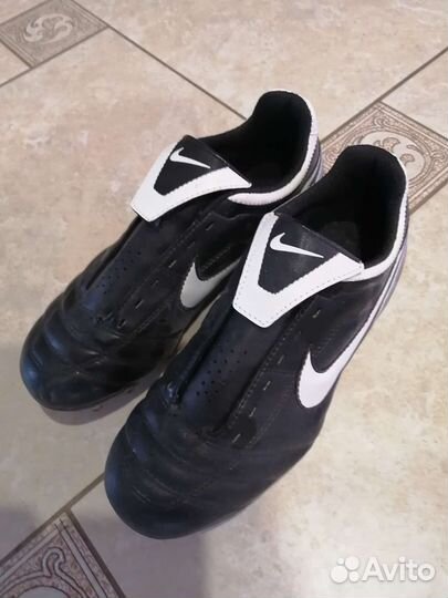 Бутсы футбольные