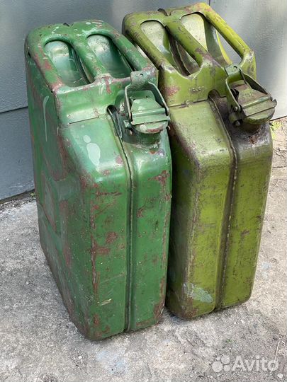 Металлическая канистра 20 литров