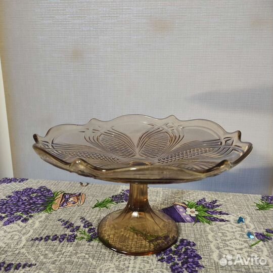 Ваза для фруктов на ножке