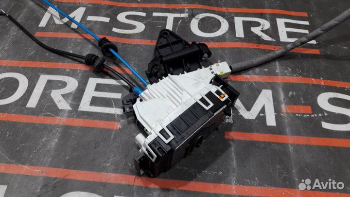 Замок двери задний правый Mercedes-Benz C-Class