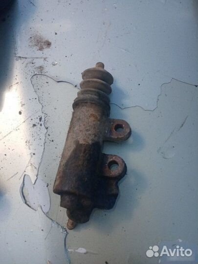 Рабочий цилиндр сцепления Toyota Avensis 2000