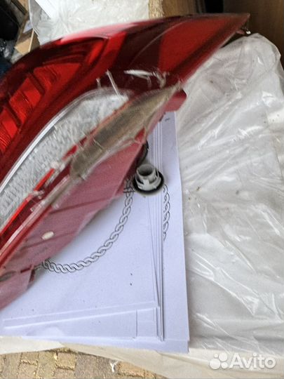 Фара задняя правая Genesis g70