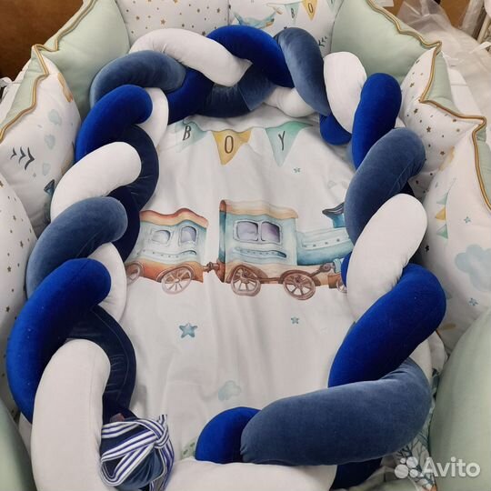 Бортики в кроватку косичка цвет синий белый