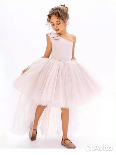 Платье со шлейфом для девочки 122-128