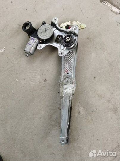 Стеклоподъемник передний левый Toyota Vitz NCP10