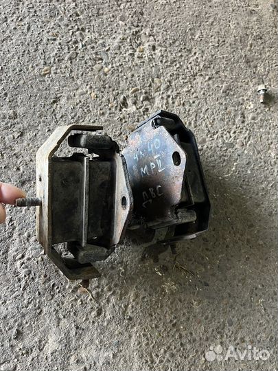 Подушки двигателя 4м40 Pajero 2