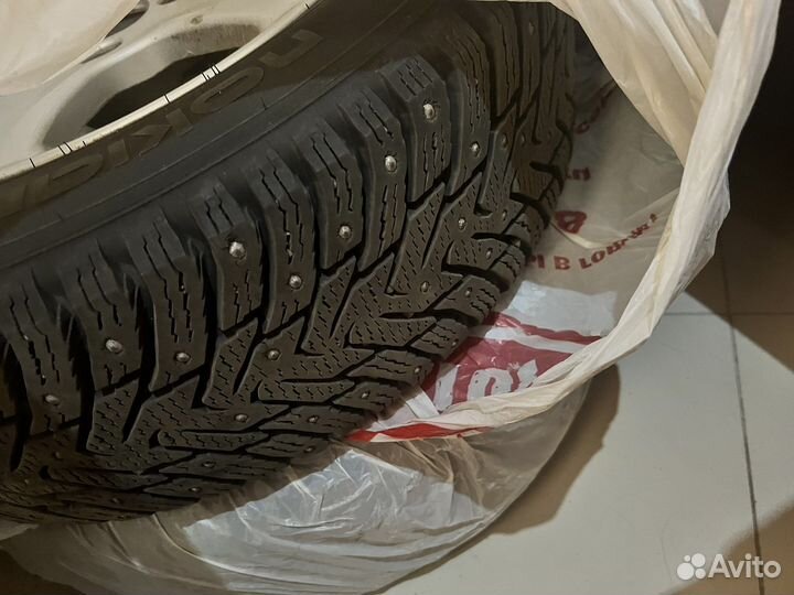 Зимняя резина с дискам на Пежо 308
