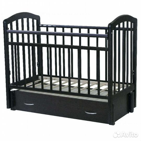 Детская кроватка с маятником и ящиком