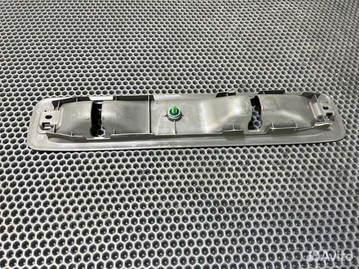 Крышка петли сиденья Toyota Land Cruiser Prado