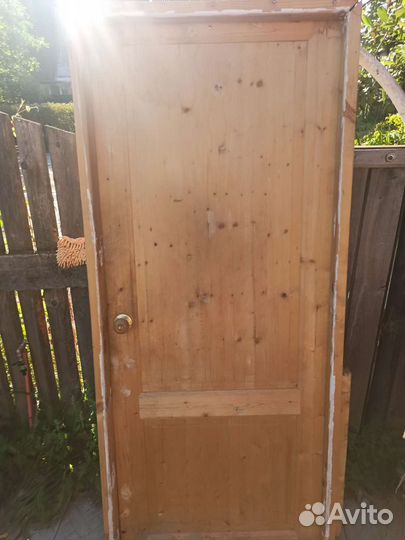 Продам межкомнатные двери бу из массива дерева