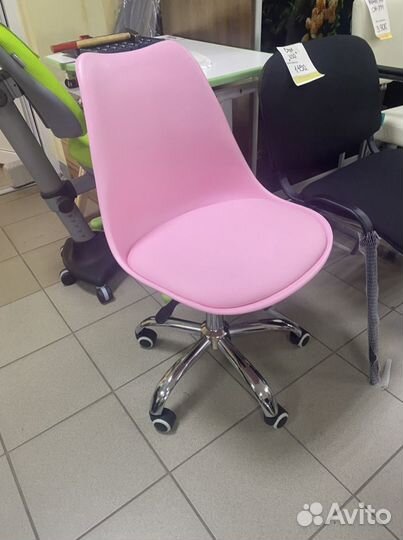 Стул мастера на колесах