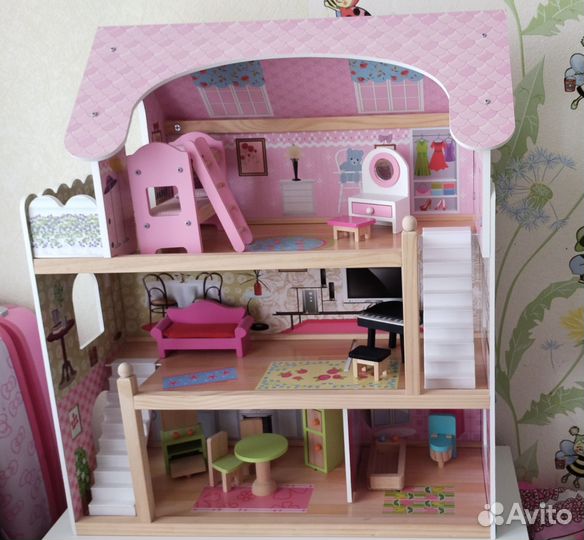 Кукольный домик с мебелью
