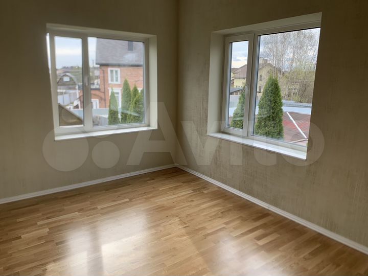 Таунхаус 160 м² на участке 9 сот.