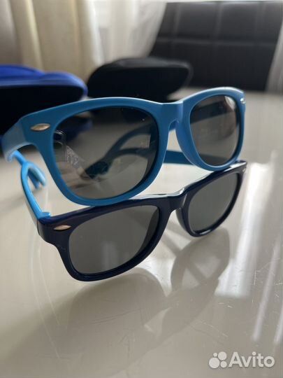 Детские солнцезащитные очки с футляром-машинкой