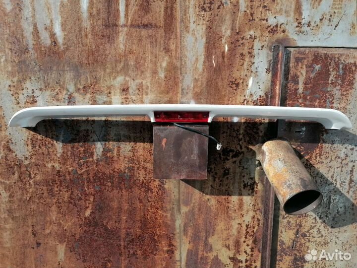 Задний стоп сигнал в спойлер