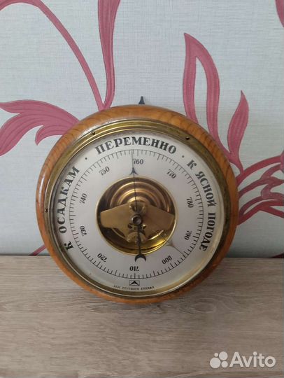 Барометр настенный
