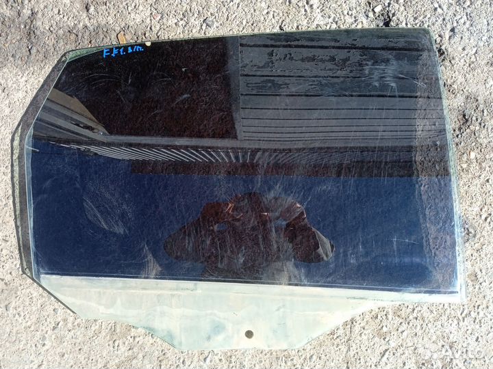 Стекло задней правой двери Ford Focus 1
