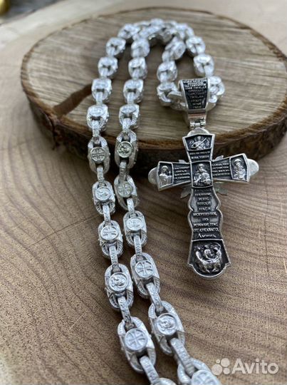 Серебряная цепь и крест
