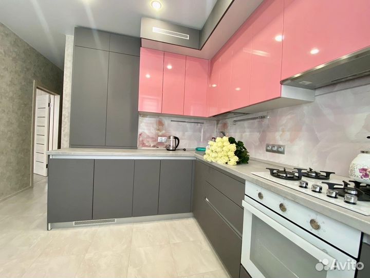 Кухня на заказ с доводчиками в Новосибирске