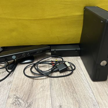 Xbox 360 без джойстика в хорошем состоянии