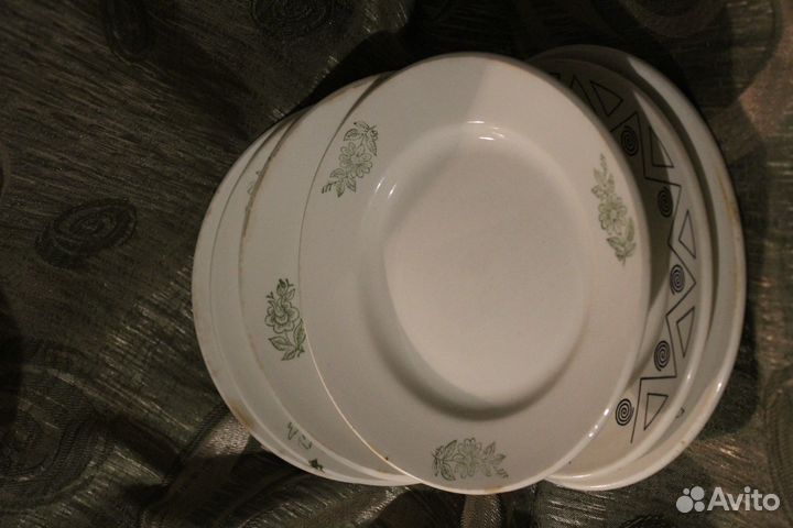 Тарелки. Бочонок для кваса. Банки